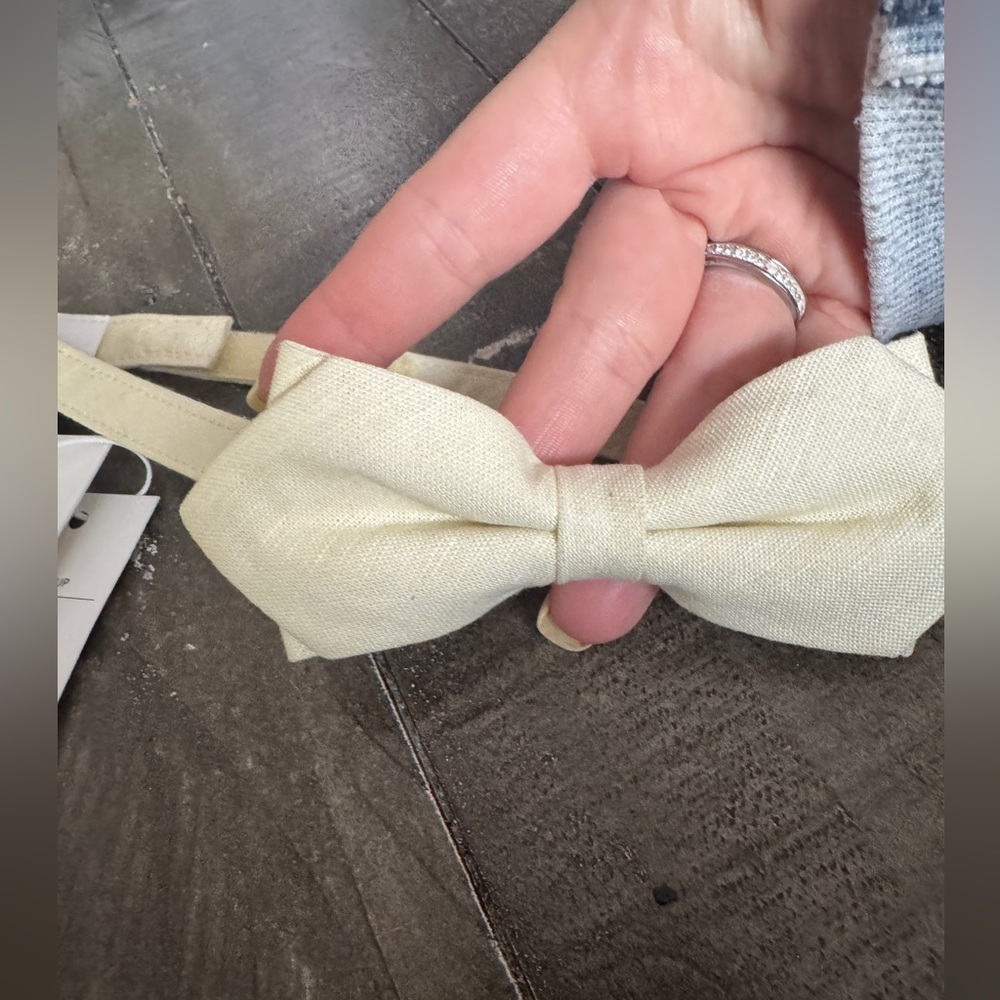 JANIE AND JACK NWT Pale Yellow Bow Tie Ages 6+‎ Linen Cotton Blend Velcro Close